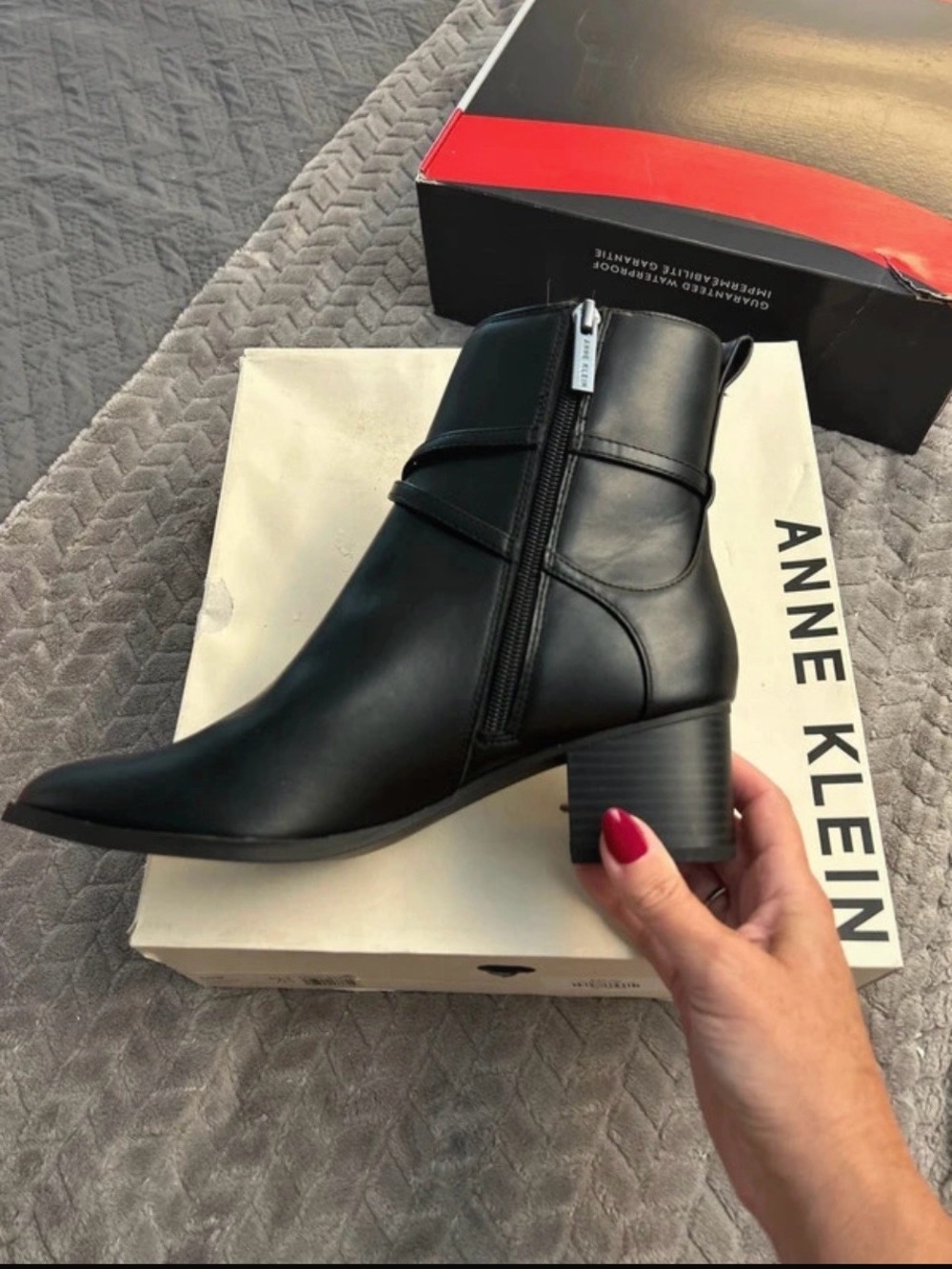 Anne Klein Moore Black Ankle Boots Buckle Block Heel Size 8.5M NIB